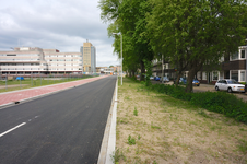 821386 Gezicht in de Jan van Foreeststraat te Utrecht, met rechts de Asselijnstraat en links op de achtergrond het ...